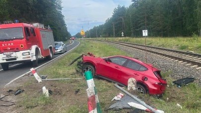 Zderzenie szynobusu z alfa romeo. Dwie osoby w szpitalu