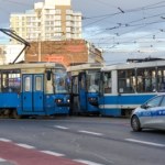 Zderzenie tramwajów we Wrocławiu. Pasażer trafił do szpitala