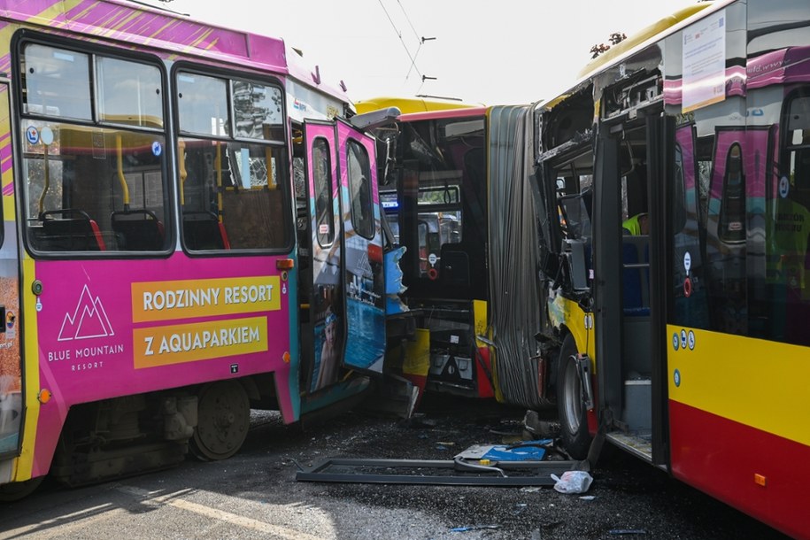 Zderzenie tramwaju i autobusu we Wrocławiu /Maciej Kulczyński /PAP