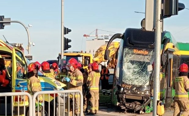 Zderzenie tramwaju z dźwigiem w Poznaniu. Są poszkodowani