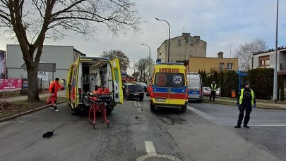 Zderzenie trzech aut i autobusu w Koninie. Są ranni