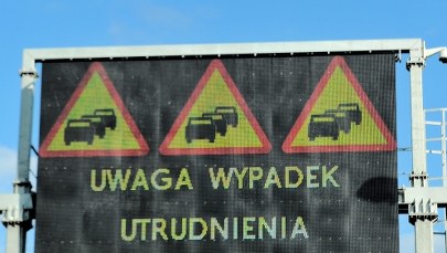 Zderzenie trzech ciężarówek na krajowej "10". Droga zupełnie zablokowana