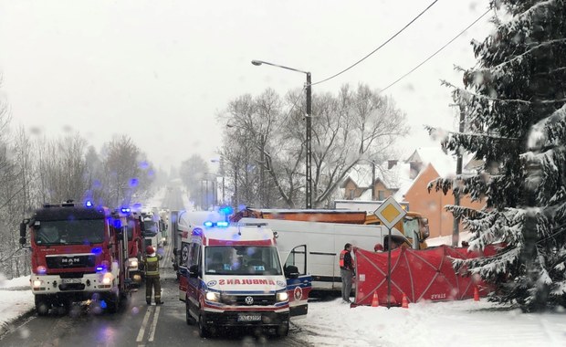 ​Zderzenie trzech pojazdów na zakopiance. Ranna jedna osoba 