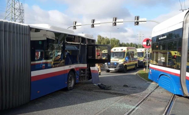 Zderzenie z autobusem, tramwaj wykolejony. Są poszkodowani