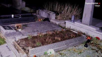 Zdewastował nagrobki na cmentarzu. Usłyszał zarzuty