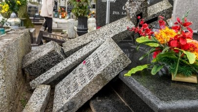 Zdewastowane nagrobki w Skępem. Policyjne zarzuty dla 32-latka