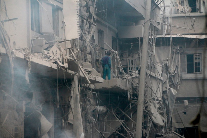 Zdewastowane przez kolejne naloty Aleppo /Getty Images