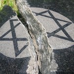 Zdewastowany cmentarz żydowski w Bielsku-Białej. Policja szuka sprawców