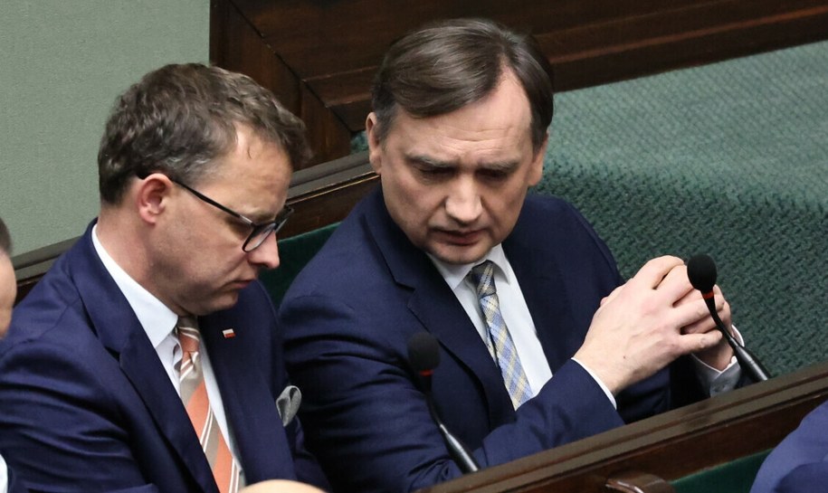 Zdj. archiwalne: Marcin Romanowski i Zbigniew Ziobro (wraz z Marcinem Warchołem) wskazani przez NIK jako odpowiedzialni za decyzje dotyczące FS /Piotr Molecki/East News /East News