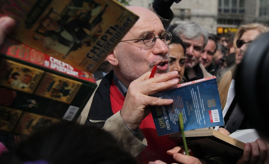 Zdj. archiwalne, Rosja, 2012 r., Boris Akunin bierze udział w proteście ze znanymi rosyjskimi poetami, pisarzami, muzykami i dziennikarzami w Moskwie /Sergei Ilnitsky /PAP