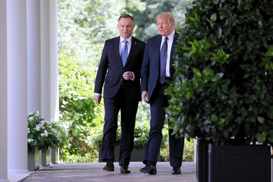 Zdj. archiwalne; Waszyngton, 24.06.2020; Andrzej Duda i Donald Trump w drodze na konferencję prasową w Ogrodzie Różanym Białego Domu /	Leszek Szymański   /PAP