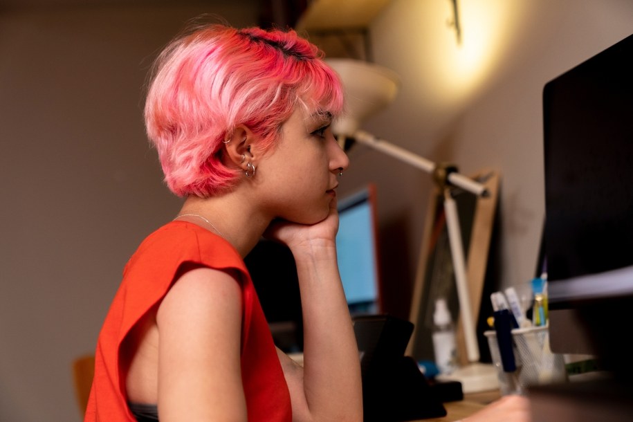 zdj. ilustracyjne / Aplikacje, czaty i e-wizyty: Pracujące Zetki leczą się online /Shutterstock