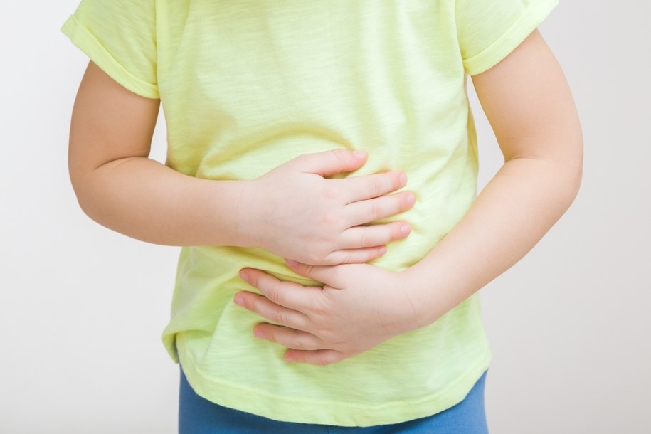 zdj. ilustracyjne/Ból brzucha u dziecka - kiedy to coś więcej niż marudzenie? /Shutterstock
