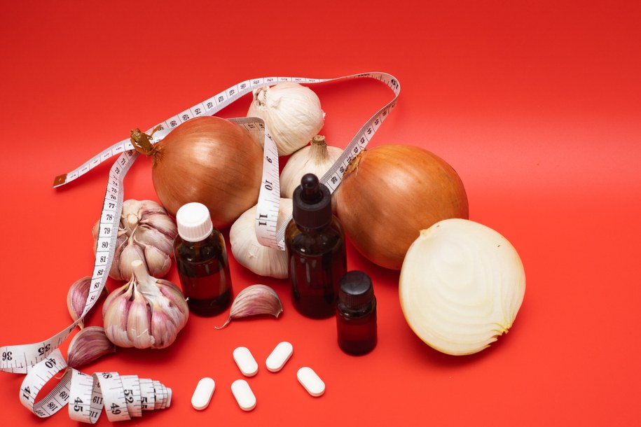 zdj. ilustracyjne/Cebula ma warstwy i cenne właściwości. Wiele zależy od połączenia /Shutterstock