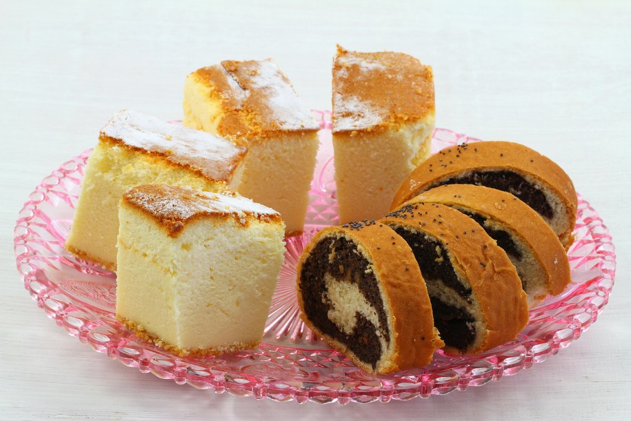 zdj. ilustracyjne/Makowiec czy sernik ze skórką pomarańczową? Który deser będzie bezpieczniejszy na świątecznym stole? /Shutterstock