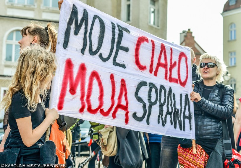 Zdj. ilustracyjne, manifestacja przeciwko zaostrzeniu ustawy antyaborcyjnej (Sopot, 03.04.2016 r.) /Karolina Misztal /Reporter
