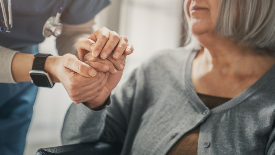 zdj. ilustracyjne/Mniej biurokracji - więcej czasu dla  pacjentów? Czy AI odciąży pielęgniarki? /Shutterstock