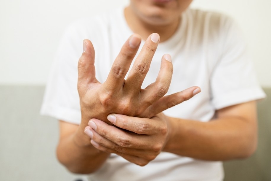 zdj. ilustracyjne/Objawy groźnej choroby, a może niedobór witaminy B12. Na co zwracać uwagę? /Shutterstock