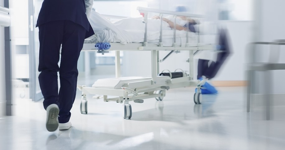 zdj. ilustracyjne / People: Lekarze zignorowali pieczenie oczu i wysypkę. Omal nie umarła, zanim zdiagnozowano u niej ten rzadką chorobę /Shutterstock