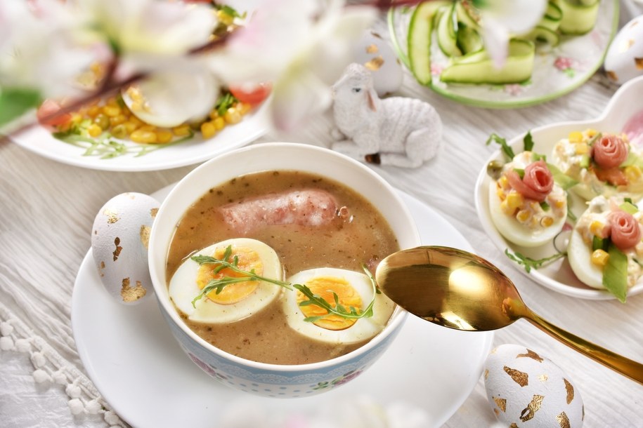 zdj. ilustracyjne / To nie jajka są problemem Wielkanocy. Dietetyczka: Polacy bardziej szkodzą sobie tym, co kładą obok /Shutterstock