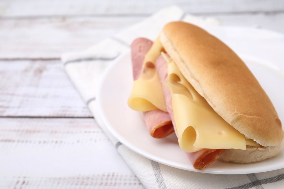 zdj. ilustracyjne/Uważaj na ten duet! Dlaczego połączenie szynki i sera może szkodzić? /Shutterstock