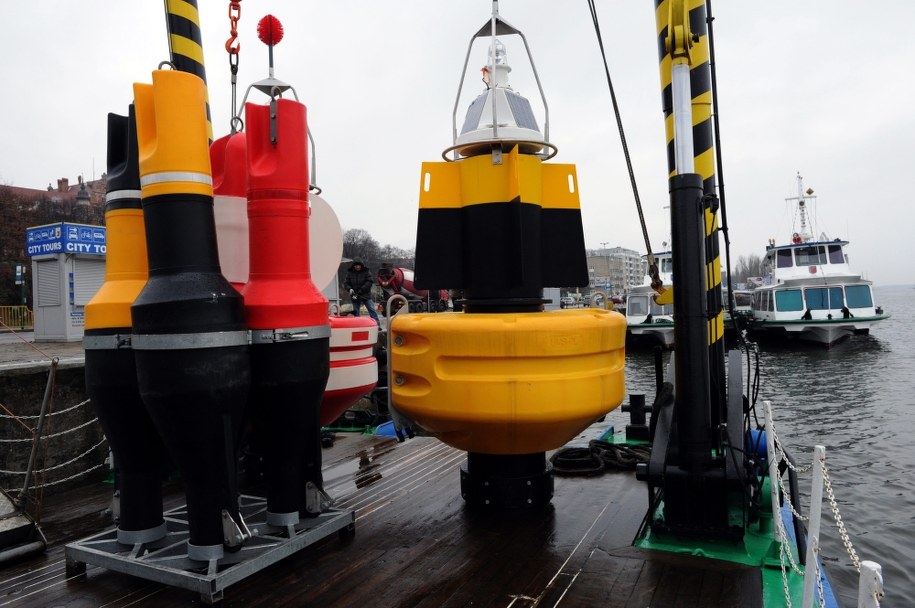 Znaki nawigacyjne łupem złomiarzy