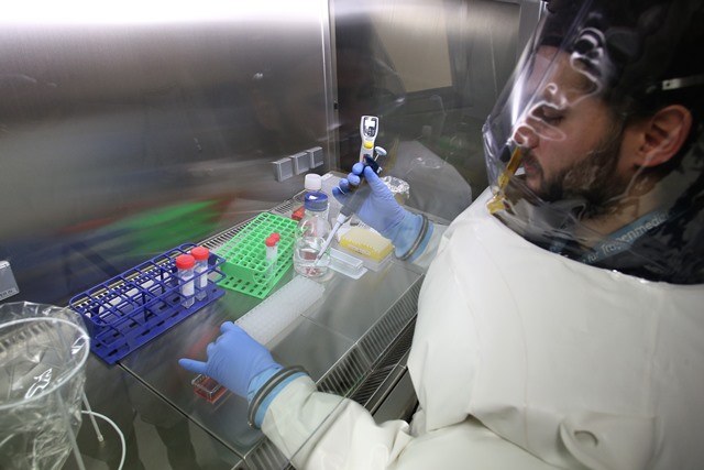 ​Potwierdzono cztery przypadki gorączki krwotocznej Ebola