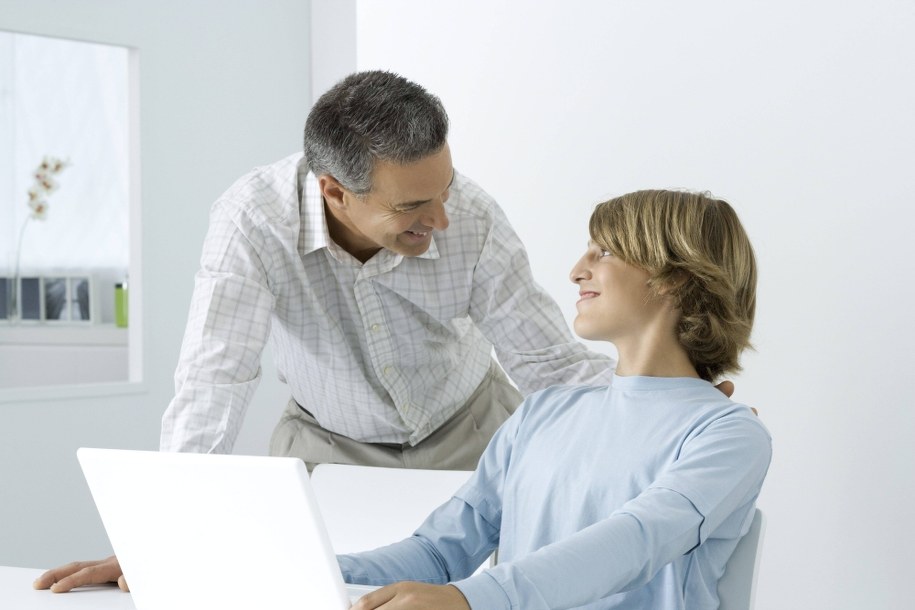 Kiedy zbuntowany nastolatek wstydzi się ojca?