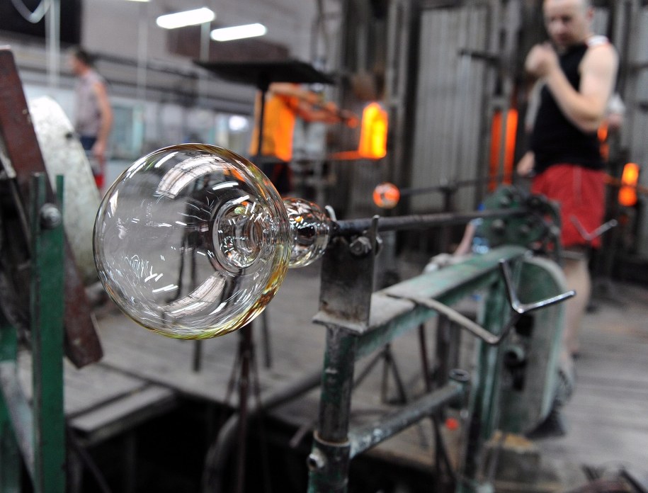 Kradzież w hucie szkła. Produkcja kieliszków wstrzymana