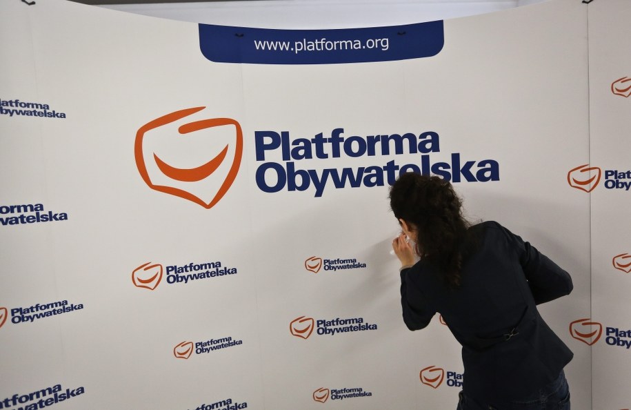 Platforma słono płaci za aferę taśmową