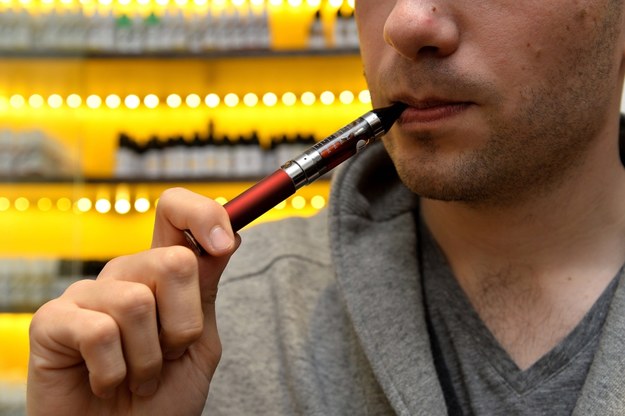 WHO chce zakazu e-papierosów w miejscach publicznych