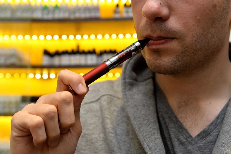 WHO chce zakazu e-papierosów w miejscach publicznych