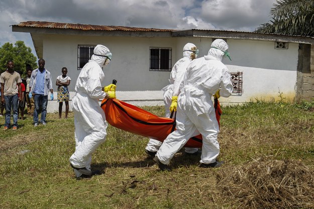 Prawie 7 tys. ofiar eboli w Afryce