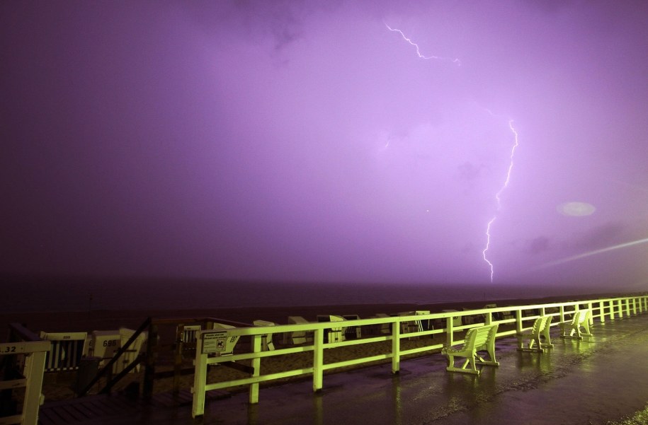 Piorun zabił co najmniej czterech plażowiczów