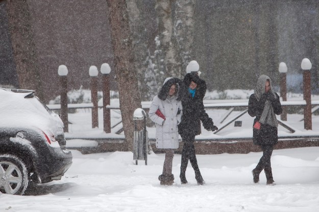 Atak zimy na Ukrainie: Miasta bez prądu, zamknięte drogi