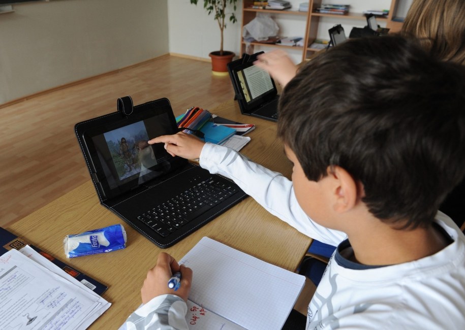 Ludzie Kluzik-Rostkowskiej przejmują e-podręcznik