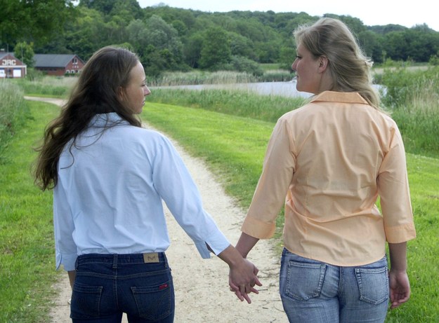 Sąd pozwolił lesbijkom na adopcję dzieci
