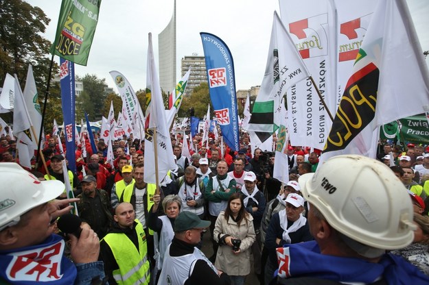 Warszawa: Gigantyczne utrudnienia w ruchu w centrum