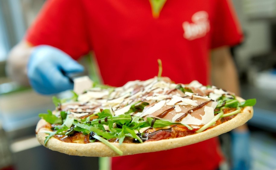 Pijany dostawca przywiózł pizzę... policjantom