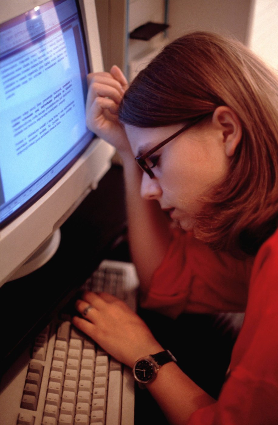 Raport OECD: Polacy więcej pracują, mniej zarabiają