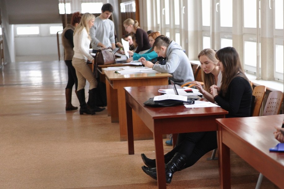 Tłok na uczelniach. Na co stawiają młodzi?