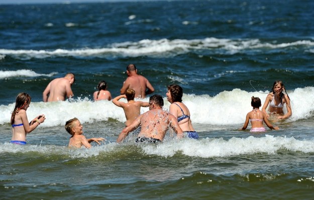 Plaga zaginięć na plażach. Jak nie zgubić dziecka wśród parawanów?