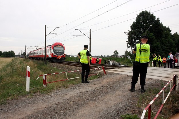 Tragiczny wypadek na przejeździe kolejowym. Zginęły trzy osoby
