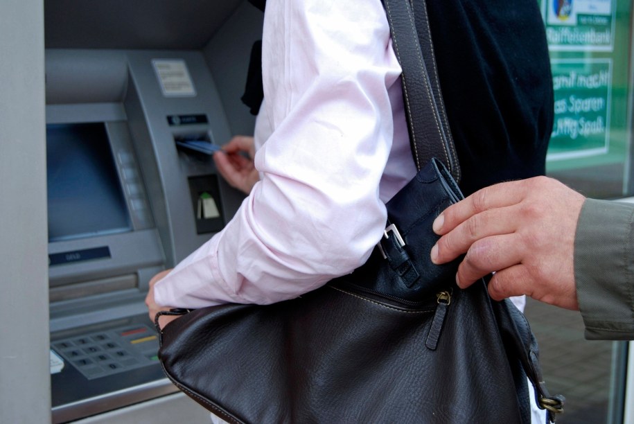 Policja przed świętami wysyła kartki świąteczne... złodziejom