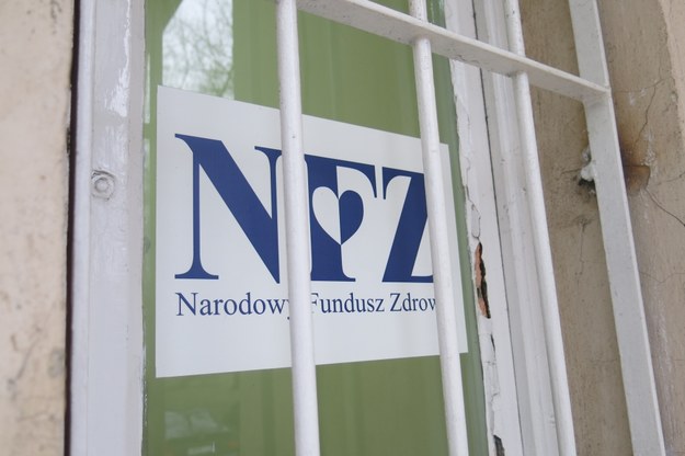 "Fakt": NFZ na swoich nie oszczędza. 5,5 mln zł nagród dla pracowników