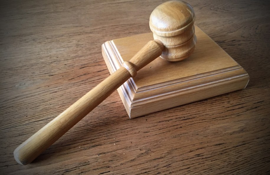 Uprawiał seks z 13-latką i udostępniał nagrania w sieci. Jest wyrok