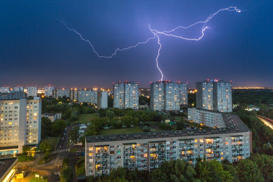 Wraz z upałami wracają burze! "Uwaga na lokalne podtopienia"