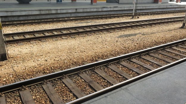 Uszkodzone trakcje kolejowe po nawałnicach. "Jadę 20 godzinę z Krakowa do Szczecina"