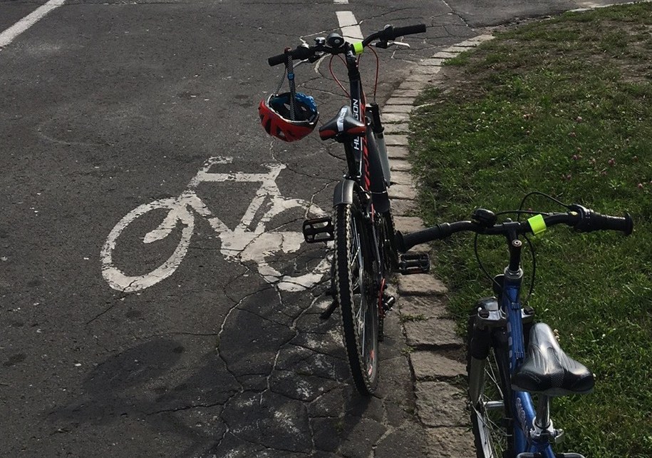 Zderzenie rowerzystki z... deskorolką