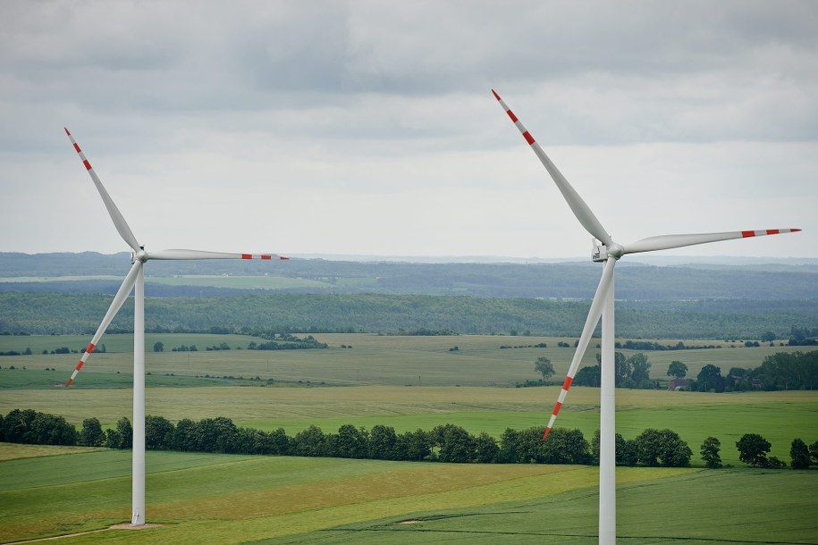 Uwaga na silny wiatr! Ostrzeżenia pierwszego stopnia dla 11 województw